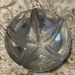 Mariposa serving bowl 
Starfish 
Excellent condition